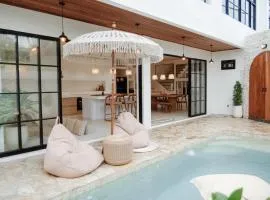 Havens Duplex - 2 Villas Combo 6BR Up to 12px Close to Finns And Beach With Easy Walk To Berawa Street