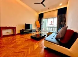 2 bedroom Suite with Sea View At Straits Quay