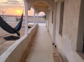 בקתה וטבילה במדבר, hotel v destinaci H̱aẕeva