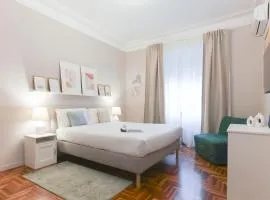 Piramide Deluxe Apartment