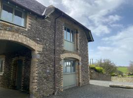 Cottage 2 Minutes from Noss Mayo with Tennis Court, hotel in Noss Mayo