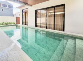 CASA GUADA - Villa & Pool House Staycation, hotel v destinaci Postema