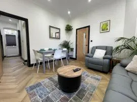 Exchange House - FREE Parking - 3 En-Suite Bedrooms - Close to M5-J2 and Train Station - Good connection to city centre - Close to Metro Extension to Briery Hill