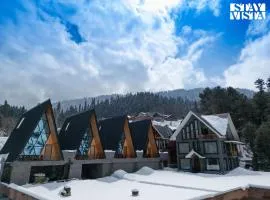 StayVista's Frozen Fall at Frostflare Cottages - Jacuzzi