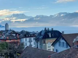 Inspiration room, lake, mountains, balcony in Montreux city center