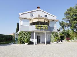 Apartments Titonel, hotel in Savudrija