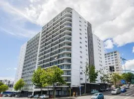 aura 2 bedrooms 1 living room balcony goodView swiming pool, gym