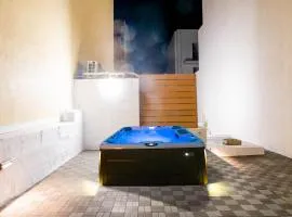 Villa Luciano - Rooftop Jacuzzi, BBQ, Billiards & Steps from Sea