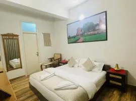 Ganga Ghat 2 BHK Apartment Near Kashi Vishwanath Temple With Parking And Lift