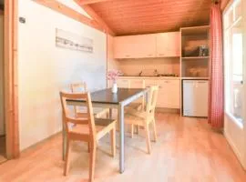 Chalet bois tout équipé 35 m2 2 chambres terrasse couverte place parking piscine collective 4 personnes