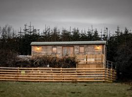 Gower Fresh Reindeer Lodge, luxury tent in Penclawdd