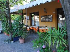 La Lanterna di Guiglia, hotel Guigliában