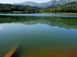 sky view homestay chikmagalur, hotel v destinaci Attigundi