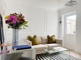 Modern Terrace home - 2 bedroom - University Hospital City Centre