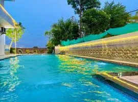 Countryside farm with luxurious swimming pool