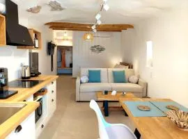 Boathouse Kimolos Rema