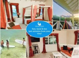 Surfer's Paradise Retreat - Gated Community Townhouse for Surfers & Families