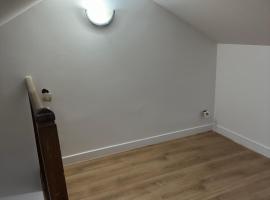 MEZZANINE 17 Rue de la Fraternité DEUX CHAMBRES AVEC PARKING, hôtel à Drancy