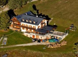 Rifugio Predaia Ai Todes'ci, hotel en Tres