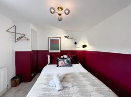 Boutique Double Room in Terrace Home - University Hospital City Centre, homestay in Reading