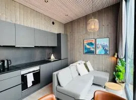 Modern with mountains and sea views in Henningsvær