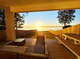 Lakeside Haven Waterfront, acomoda&ccedil;&atilde;o com cozinha em Gorokan