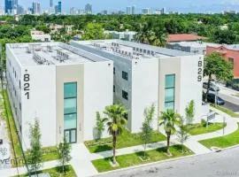 Modern Bedroom In Central Miami Shared with host