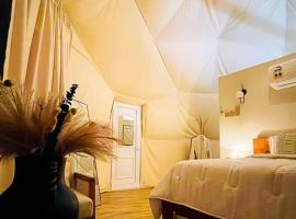 Aman dome desert, cabin in Ḩawīyah