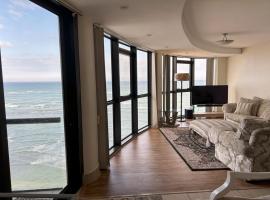 Luxury 3BR - 804 Ocean View Pool & Parking Beach Walks, hotel in Strand