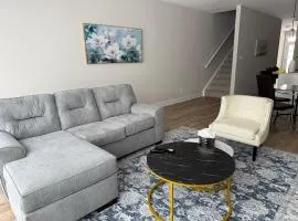 Cozy 3 Bedroom Townhome Hyde Park Mall & Western University