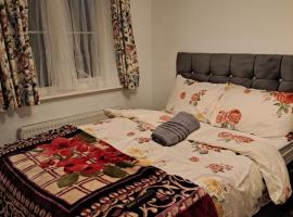 Mekees Luxury Apartment Toronto Wing, hotel v destinaci Tipton