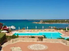 Residence with swimming pool in Marinella just 300 mt from the sea, apartments with sea view