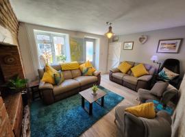 AnchorageWells Entire Cottage OR a King Ensuite on Room Only, hotel in Wells next the Sea