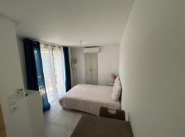 Studio avec Jardin, hotel in Balaruc-les-Bains