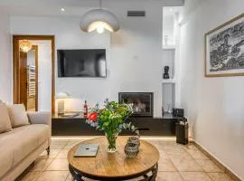 Blue Ribbons luxury house
