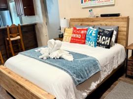 Beach House Staycation, bed and breakfast i Sparks
