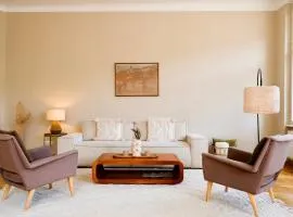 Historic City Center Boutique Apartments - Parking Included - Schlossberg View