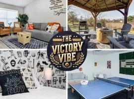5 min to Grand Park, Ranch Style Home with King Bed, FirePit, Ping Pong, & Fun Games