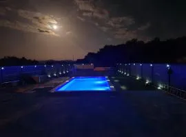 Villa Joy with Pool,Jacuzzi,E Auto Station