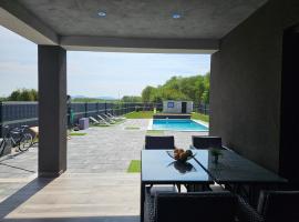 Villa Joy with Pool,Jacuzzi,E Auto Station, Hotel in Sračinec