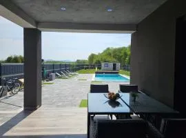 Villa Joy with Pool,Jacuzzi,E Auto Station
