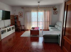 Lourdes 1 casa compartida solo con la anfitriona, hotel em Breña Baja