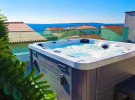 Blue Moon Apartment, now with Jacuzzi – hotel w mieście Mandre