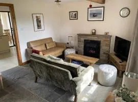 Little Cottage - A Peaceful 3BD Retreat for 5