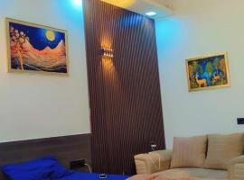 Gaur City centre, love hotel en Ghaziabad