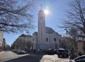 Bratislava CITY center-BIG-apartman-110m2-TV-internet