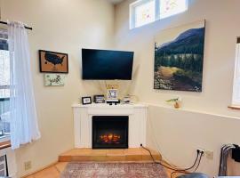 Henry Hollow Retreat Terrace, δωμάτιο σε οικογενειακή κατοικία σε Eureka Springs