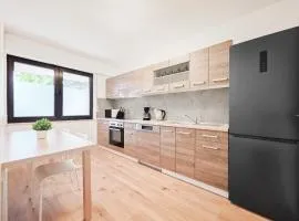Tolstov Apartments - 3 Room Apartment - Kitchen - Dining Area - 25 min Messe DUS