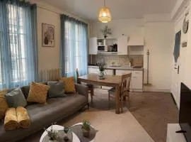 Bright and renovated 2-room apartment, Center