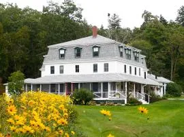 Oakland House Seaside Inn & Cottages